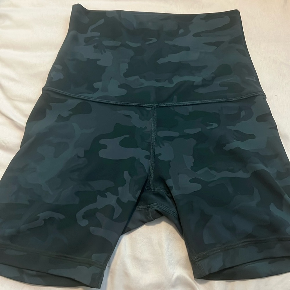 Lululemon biker shorts size 4